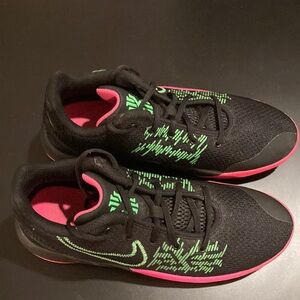 Nike Kyrie Flytrap II Sneakers size Y7 Black Hyper Pink Basketball AO4436-005